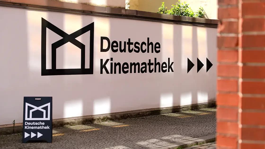 Fassadenbeschriftung für die Deutsche Kinemathek