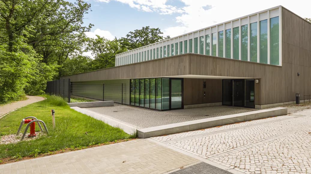 Betonretusche in der Sporthalle Berlin-Steglitz