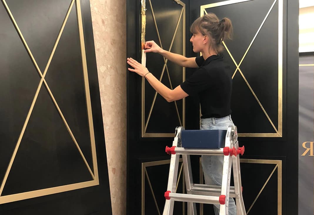 Wandgestaltung mit Vergoldung.