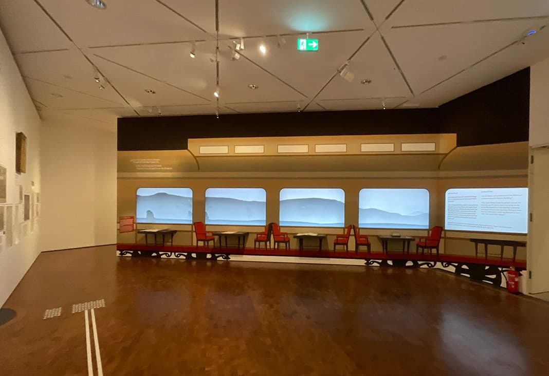 Wandmalerei-Illusion eines Zuges im Deutschen Historischen Museum-Berlin