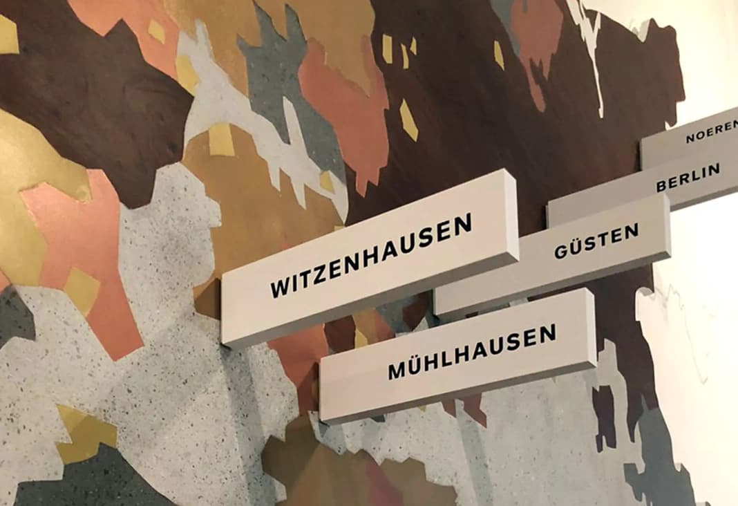 Erstellung einer Landkarte mit der Imitation von Holz, Stein und Kupfer für das jüdische Museum in Berlin.