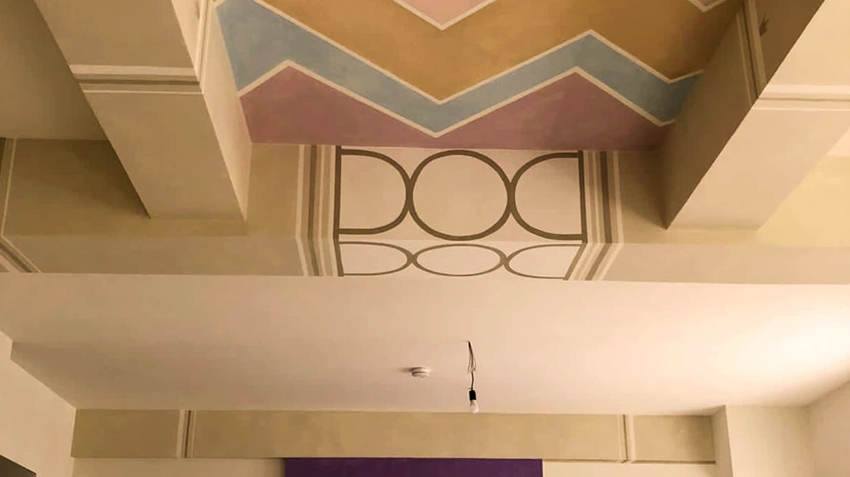 Die traditionelle Wand- und Deckenmalerei des Berliner Postamts wurde in modernen Eigentumswohnungen neu belebt.