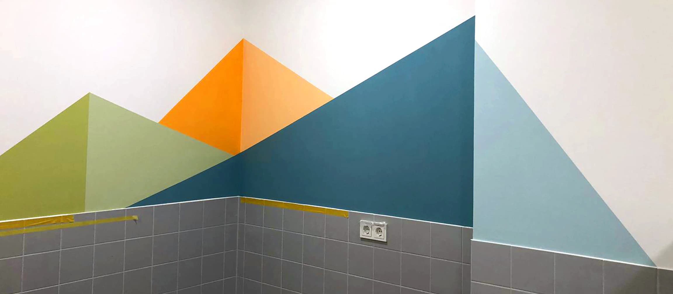 Stilvolle kinderfreundliche Wandgestaltung im Flurbereich der Kita Kaulsdorf.